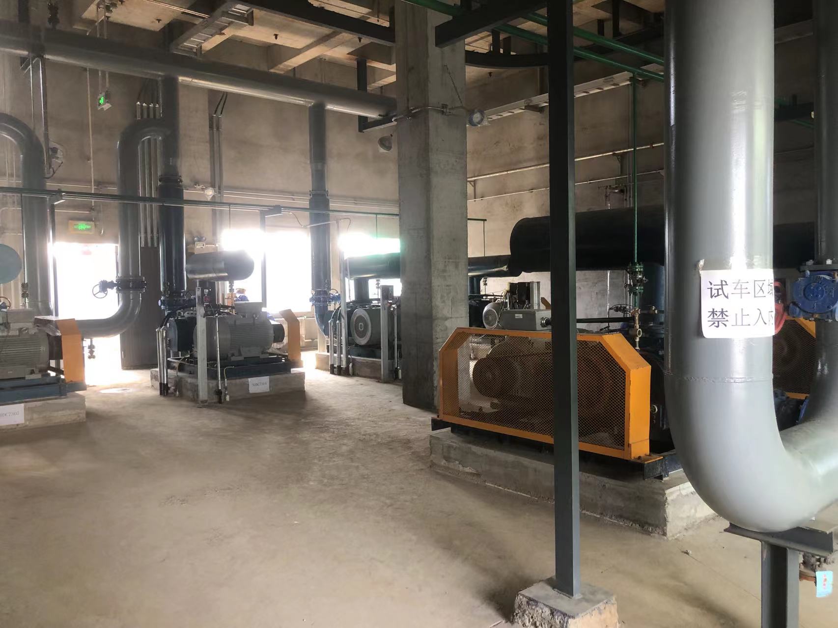 某化學廠羅茨風機現場